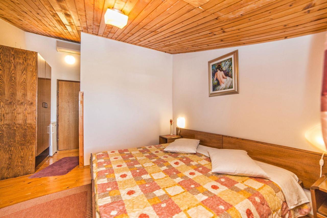 Apartments And Rooms Ana Pomer 217 Экстерьер фото